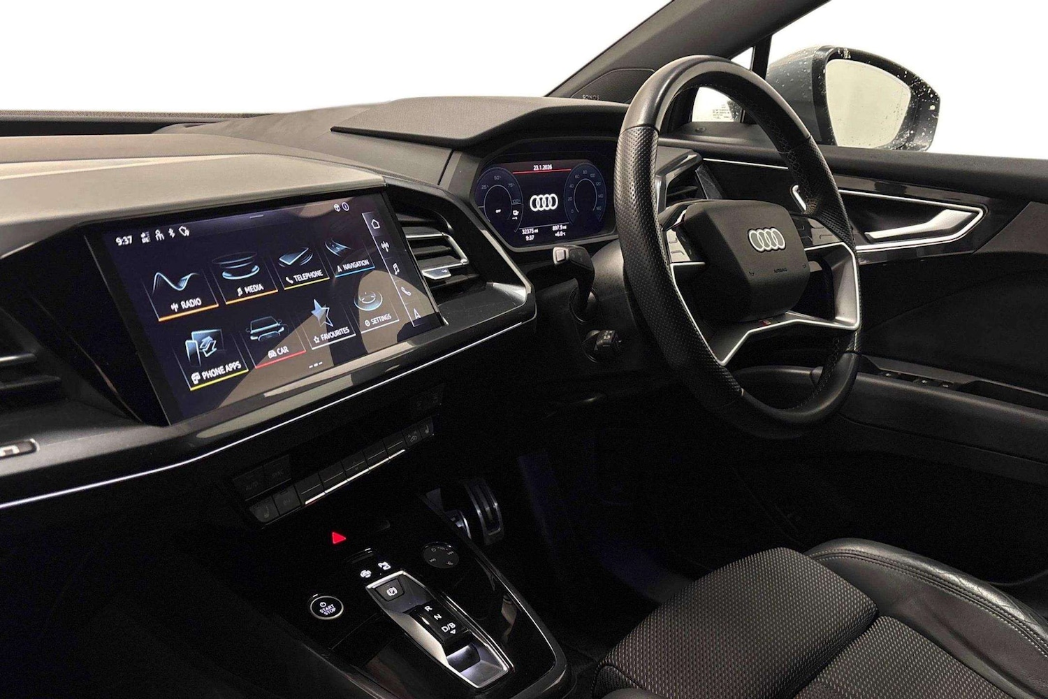 Used Audi Q4 e-tron 2023 for sale - 77842532: Photo 2