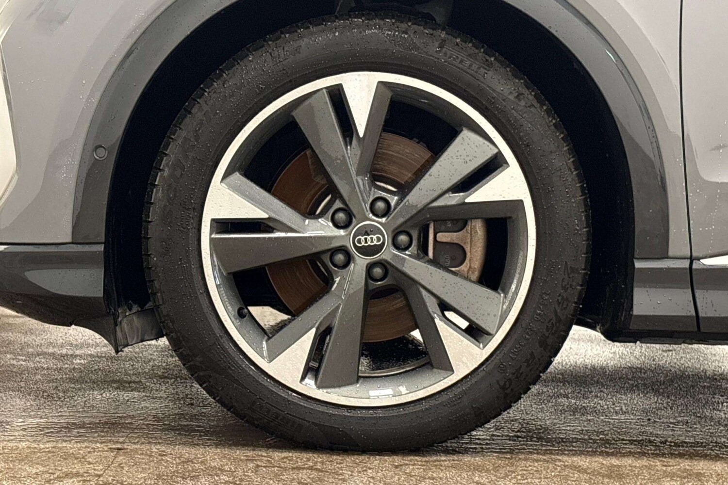 Used Audi Q4 e-tron 2023 for sale - 77842532: Photo 5