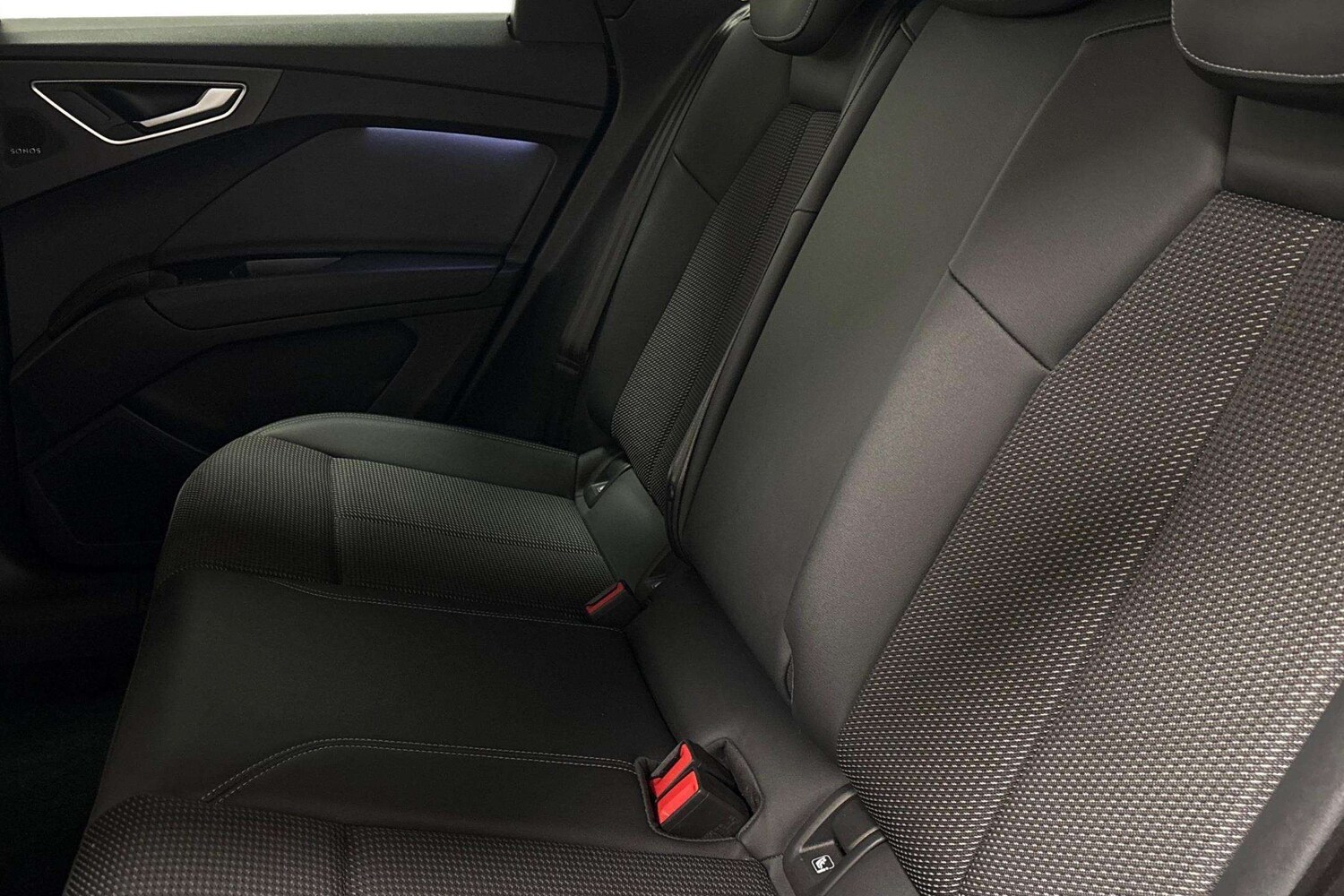 Used Audi Q4 e-tron 2023 for sale - 77842532: Photo 7