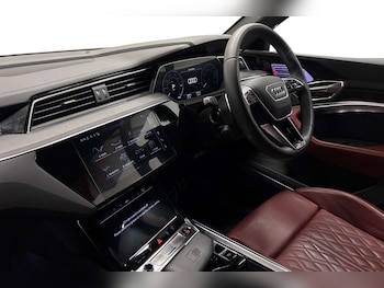 Used Audi Q8 2023 for sale - 77282010: Photo