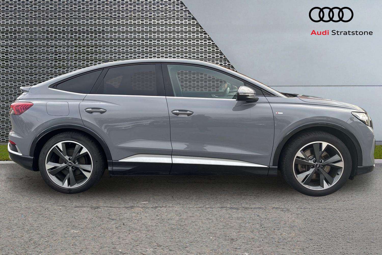 Used Audi Q4 e-tron 2023 for sale - 76624539: Photo 4
