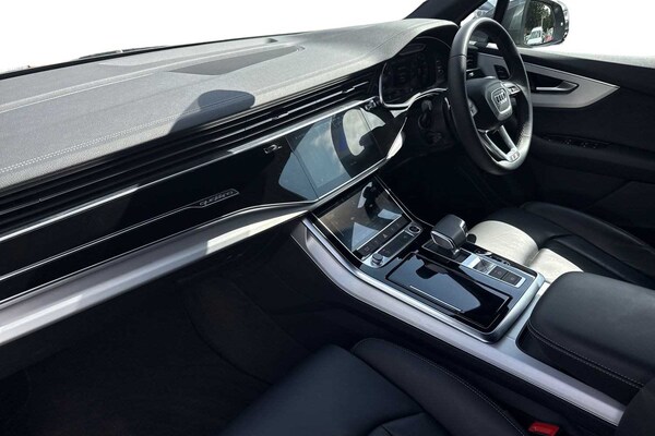Used Audi Q7 2024 for sale - 75163702: Photo 2