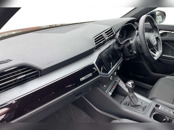 Used Audi Q3 2023 for sale - 76249058: Photo 2