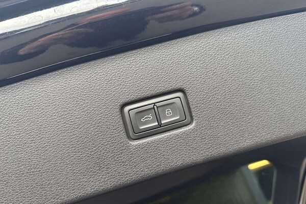 Used Audi RS Q8 2021 for sale - 75699482: Photo 30