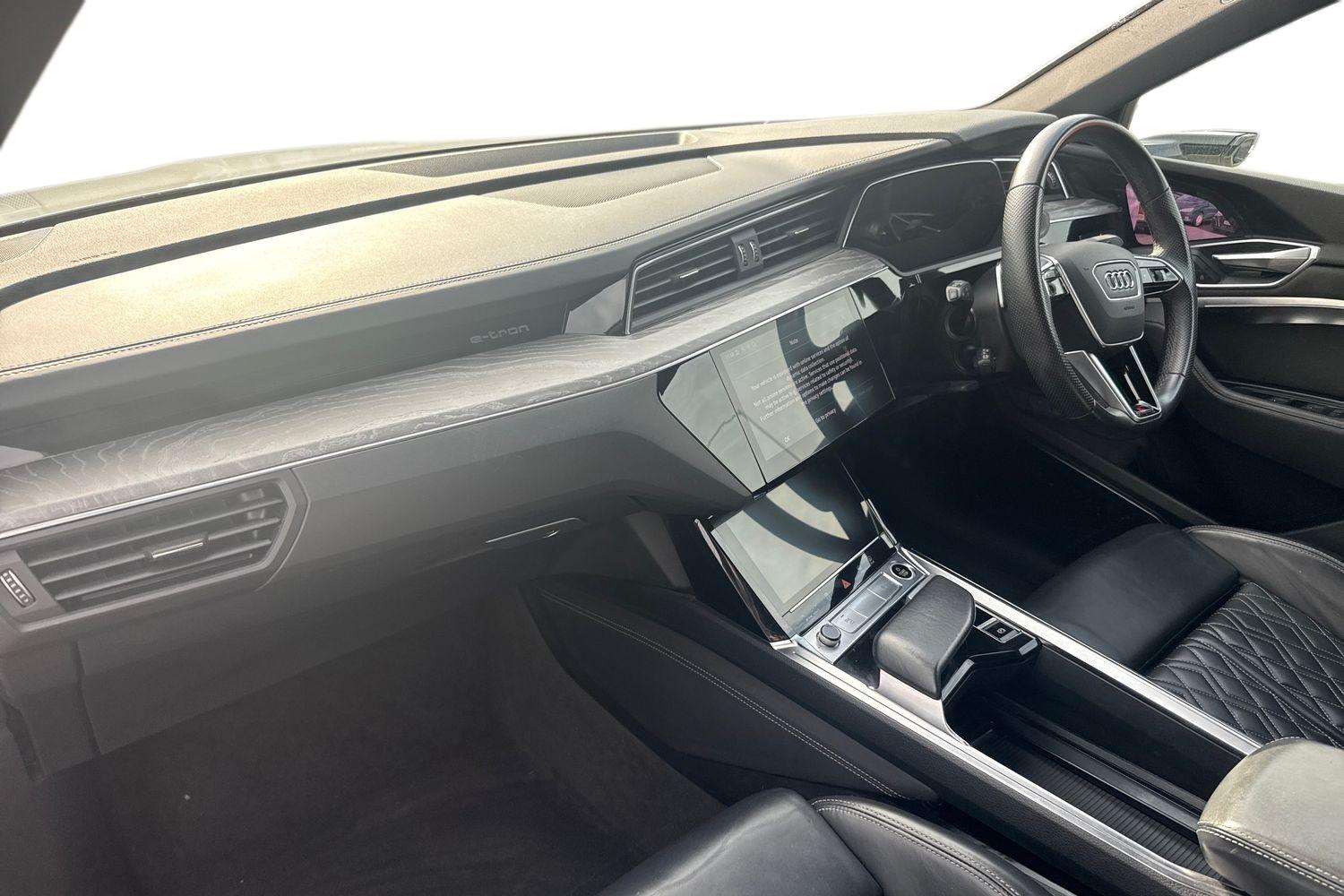 Used Audi e-tron 2022 for sale - 76732251: Photo 2