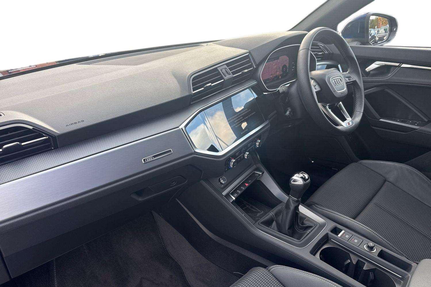 Used Audi Q3 2023 for sale - 76298335: Photo 2