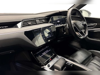 Used Audi Q8 2023 for sale - 77928387: Photo