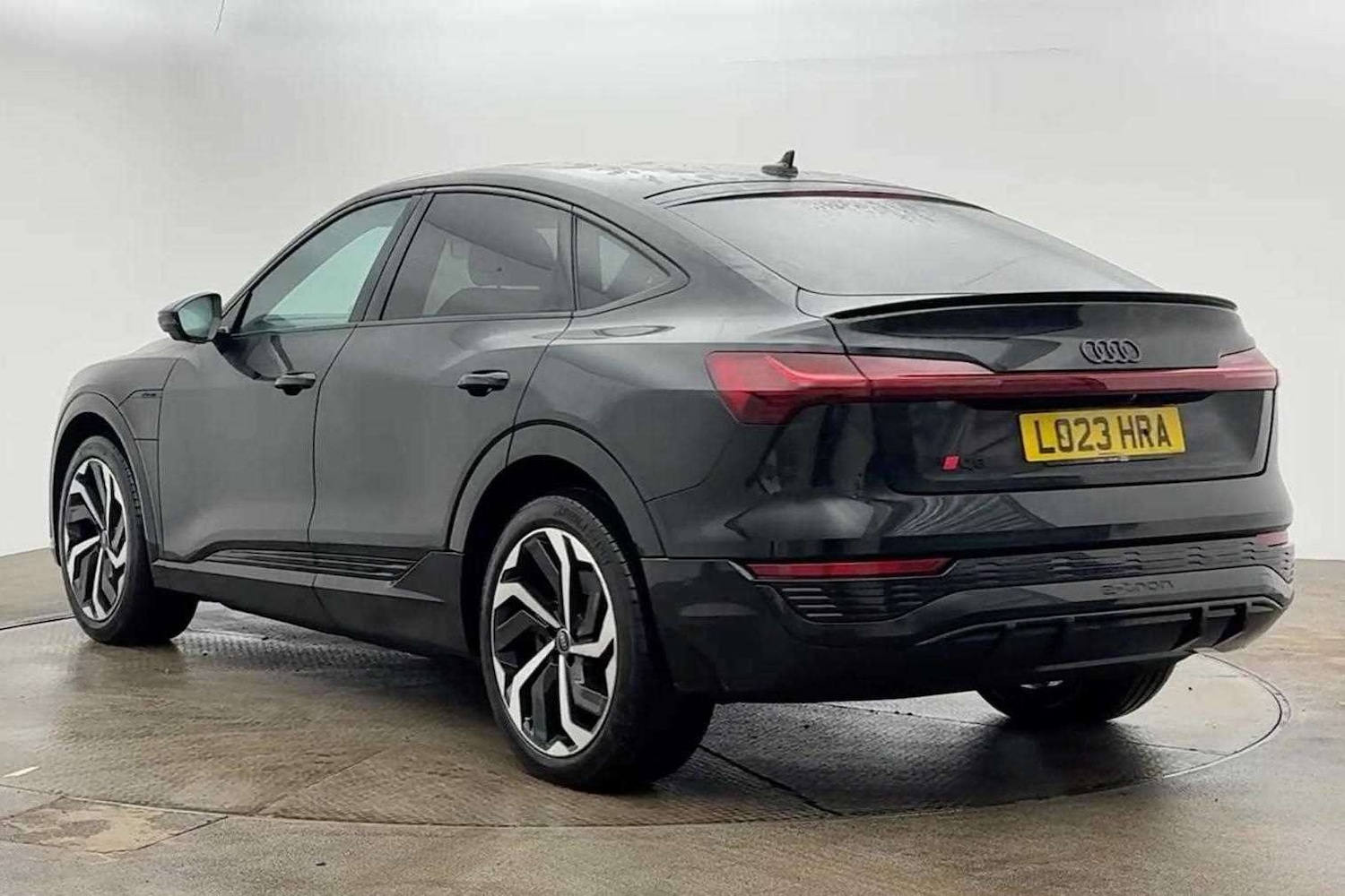 Used Audi Q8 for sale - 77928387: Photo 3