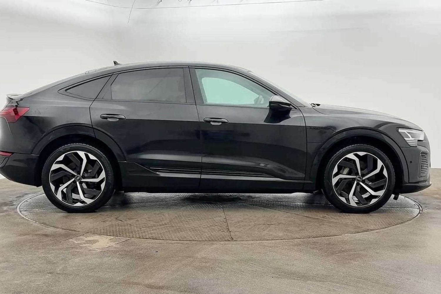 Used Audi Q8 for sale - 77928387: Photo 4