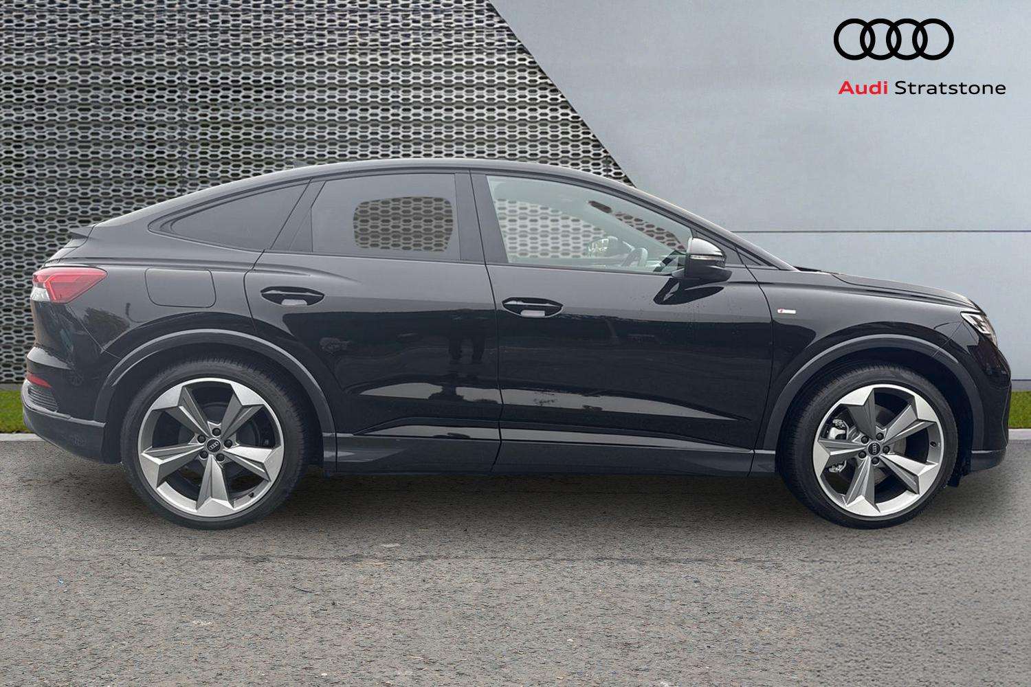 Used Audi Q4 e-tron 2025 for sale - 76272143: Photo 4