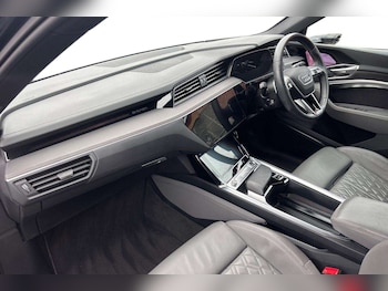 Used Audi Q8 2023 for sale - 77281946: Photo