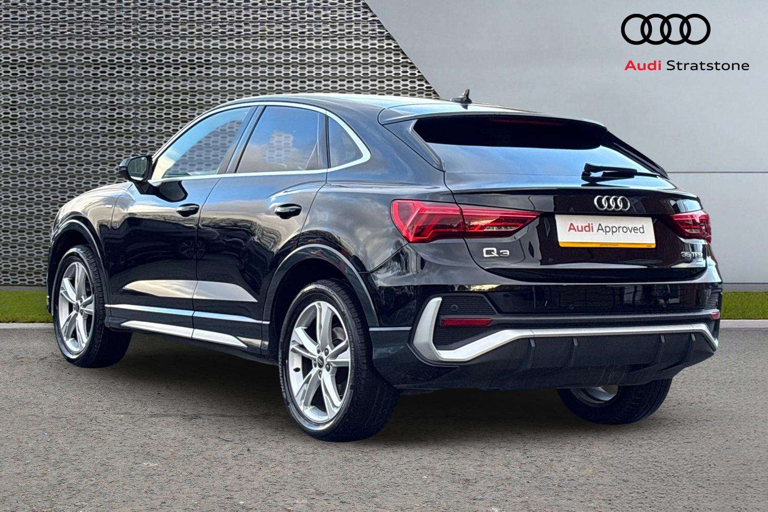 Used Audi Q3 2023 for sale - 77134960: Photo 3
