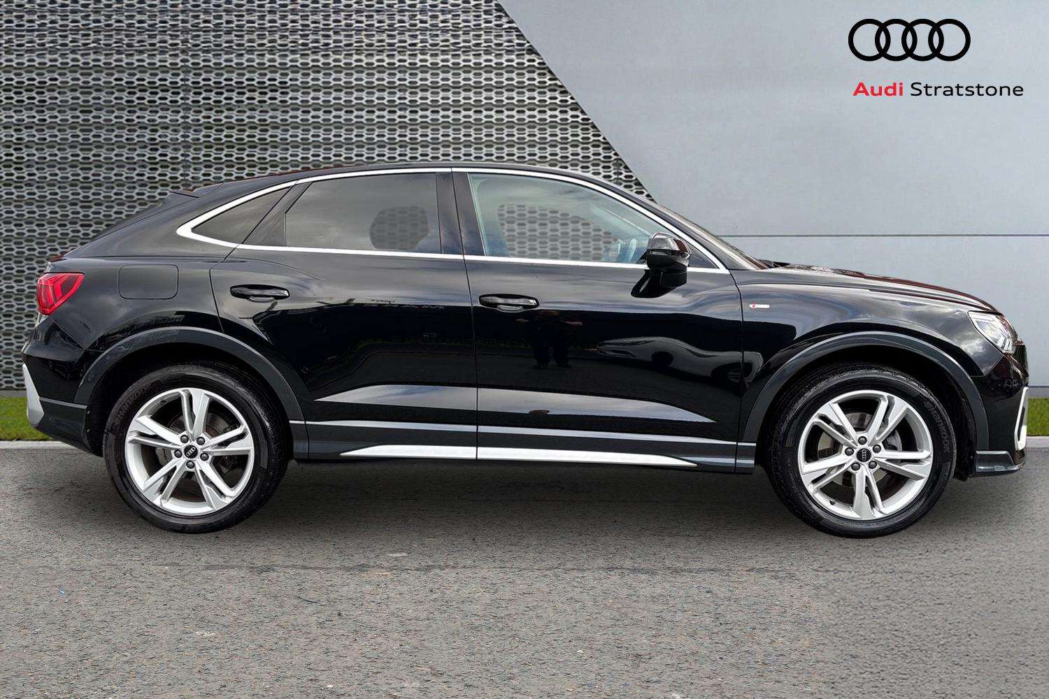 Used Audi Q3 2023 for sale - 77134960: Photo 4