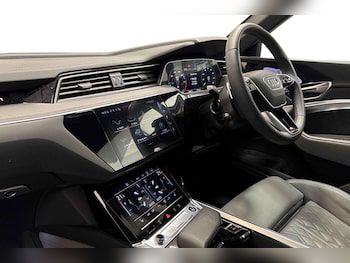 Used Audi Q8 2023 for sale - 78432738: Photo