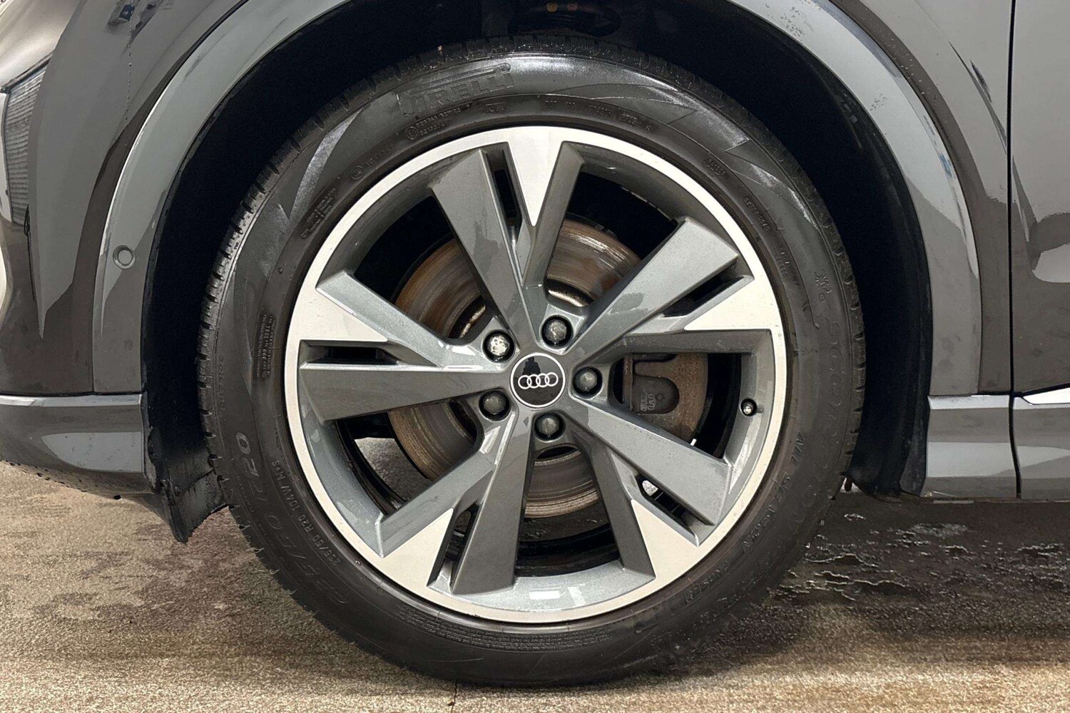 Used Audi Q4 e-tron 2023 for sale - 77842434: Photo 5