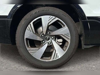 Used Audi Q6 e-tron 2025 for sale - 77686434: Photo