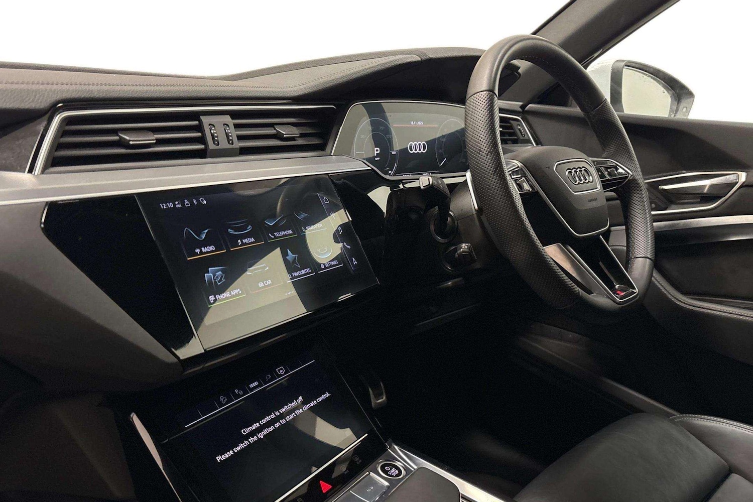 Used Audi Q8 2023 for sale - 77500350: Photo 2