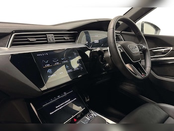 Used Audi Q8 2023 for sale - 77500350: Photo