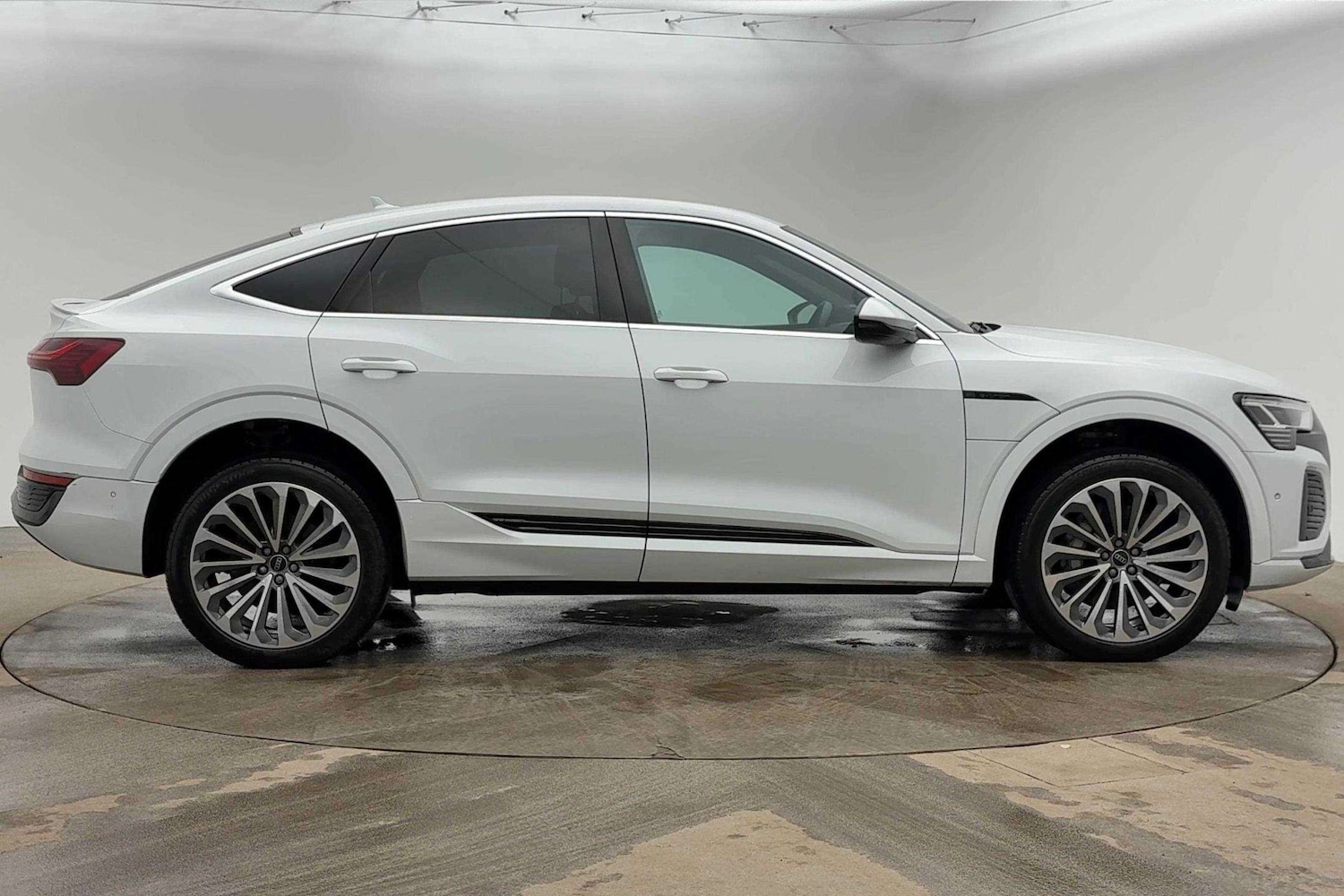 Used Audi Q8 2023 for sale - 77500350: Photo 4