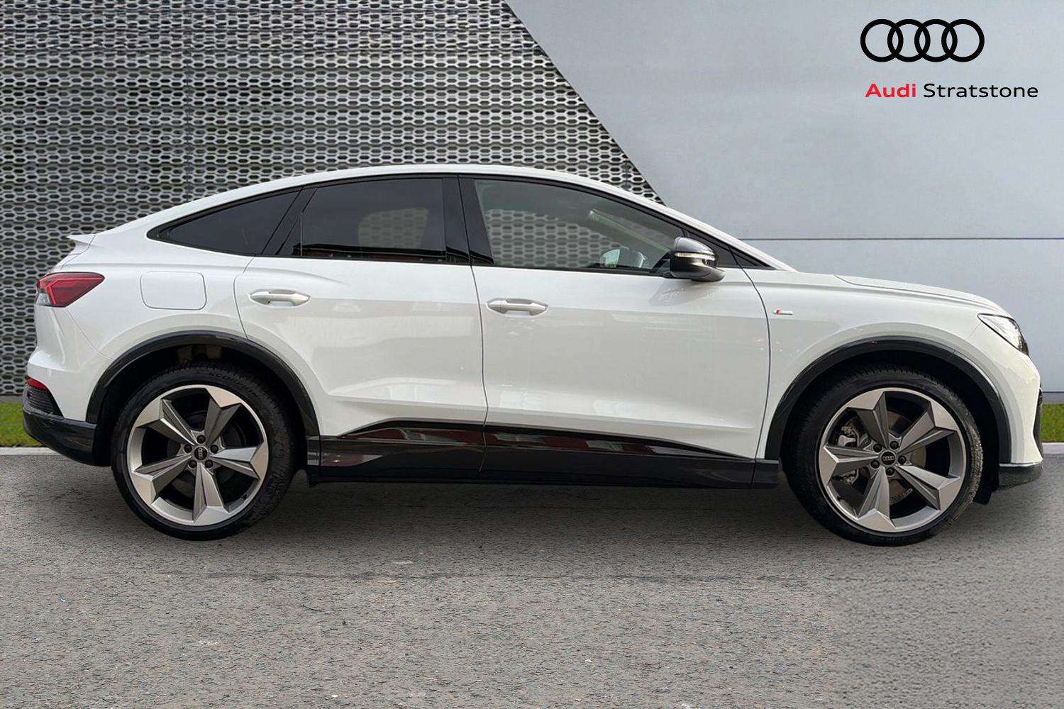 Used Audi Q4 e-tron 2025 for sale - 77500424: Photo 4