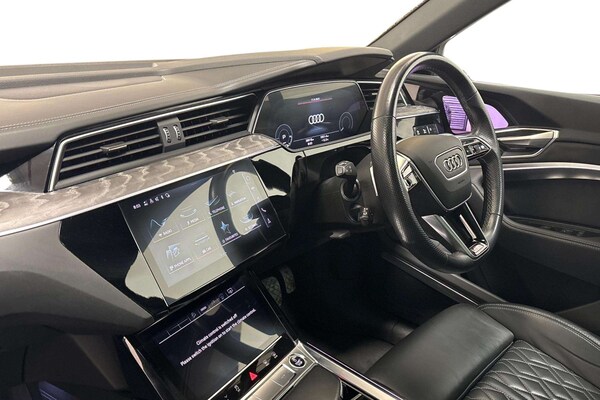 Used Audi e-tron 2022 for sale - 76205100: Photo 2