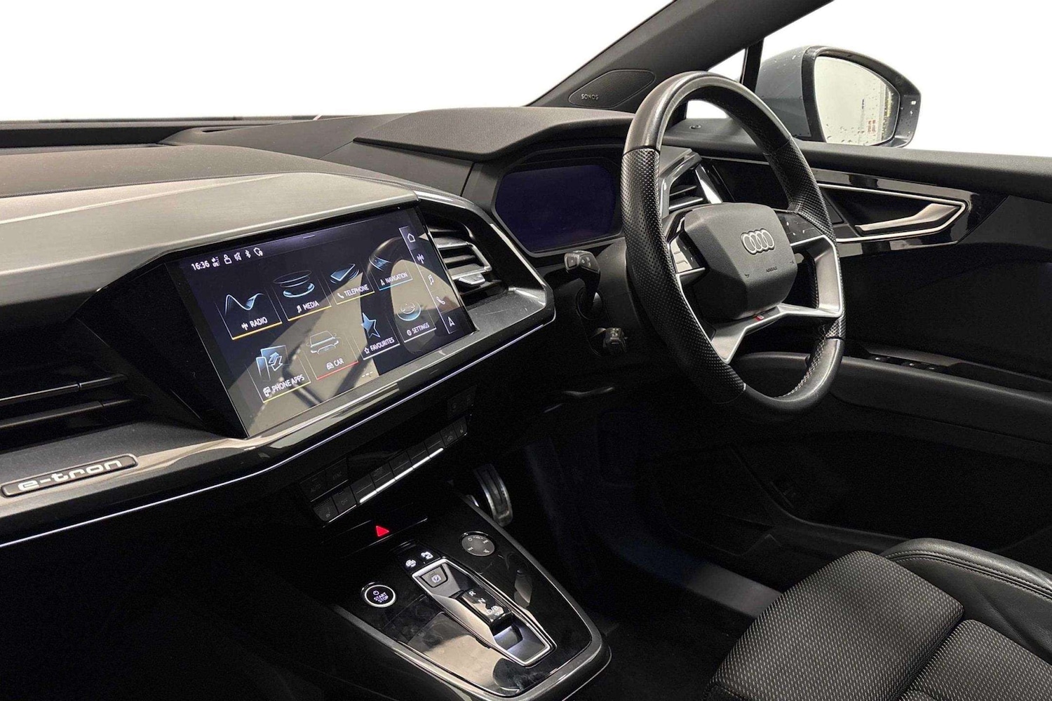 Used Audi Q4 e-tron 2023 for sale - 77842499: Photo 2