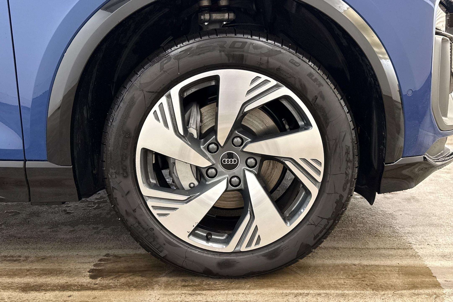 Used Audi Q6 e-tron 2025 for sale - 76515498: Photo 4