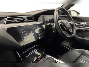 Used Audi Q8 2024 for sale - 77281875: Photo