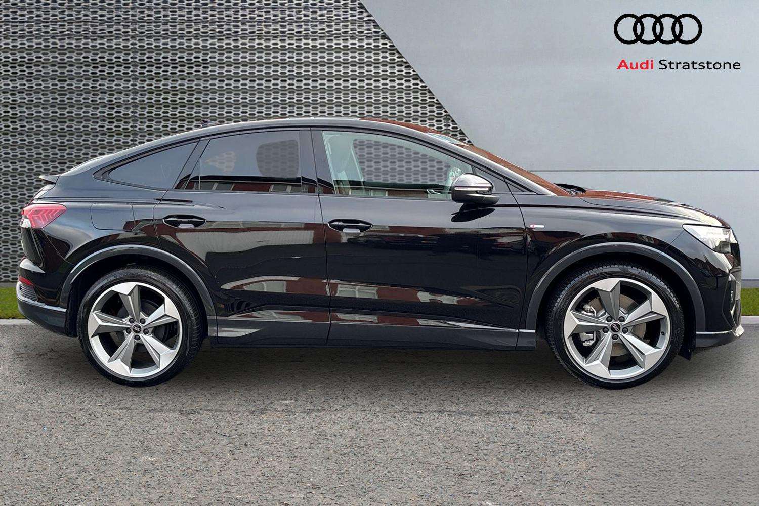 Used Audi Q4 e-tron 2025 for sale - 77472588: Photo 4