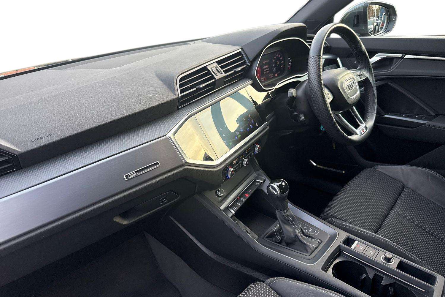 Used Audi Q3 2019 for sale - 76648807: Photo 2