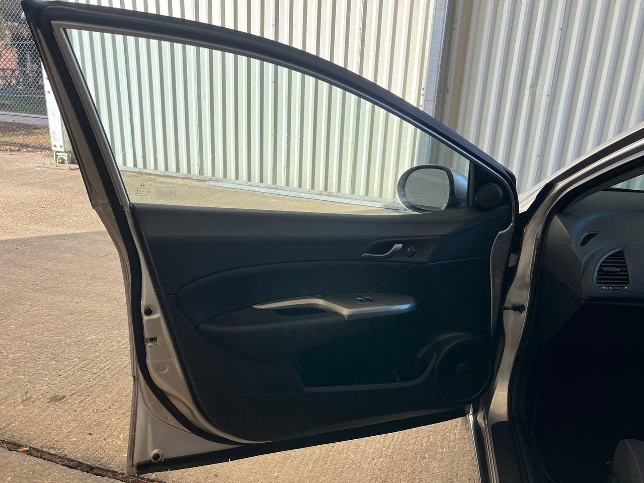 Used Honda Civic 2010 for sale - 76307116: Photo 57