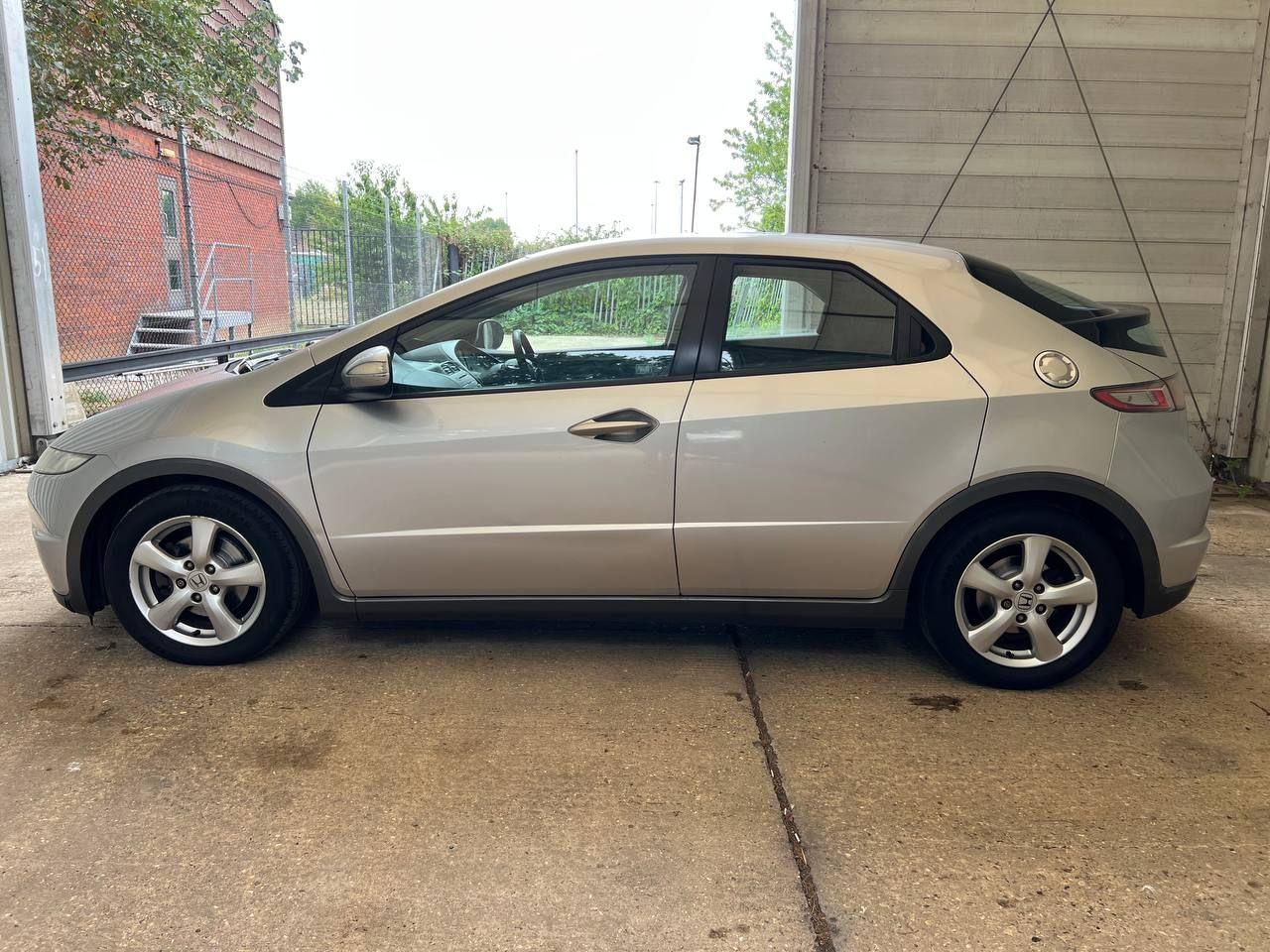 Used Honda Civic 2010 for sale - 76307116: Photo 6