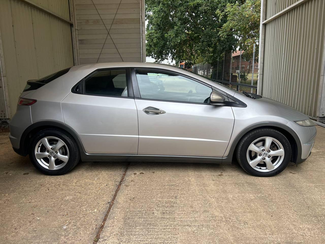 Used Honda Civic 2010 for sale - 76307116: Photo 7