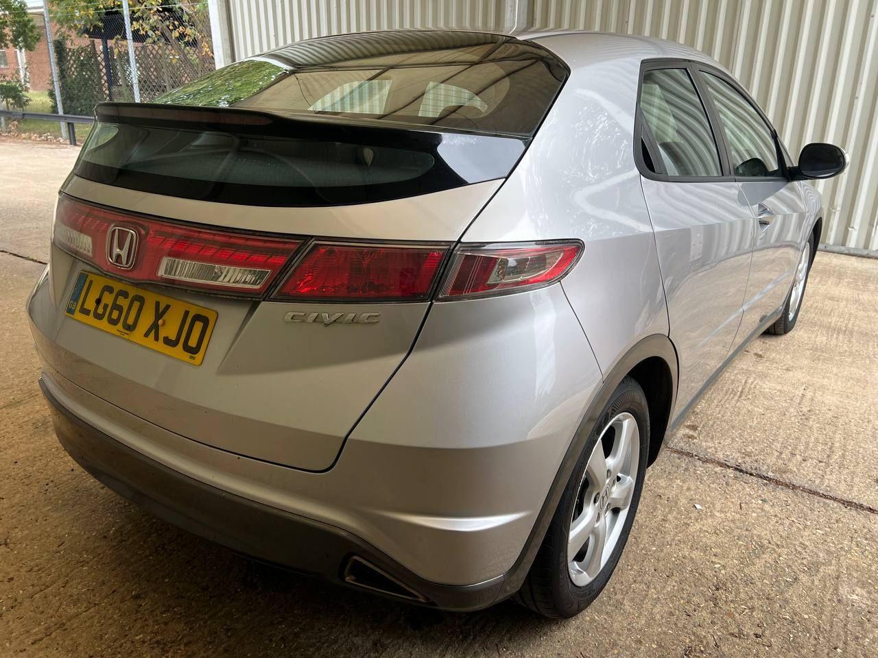 Used Honda Civic 2010 for sale - 76307116: Photo 8