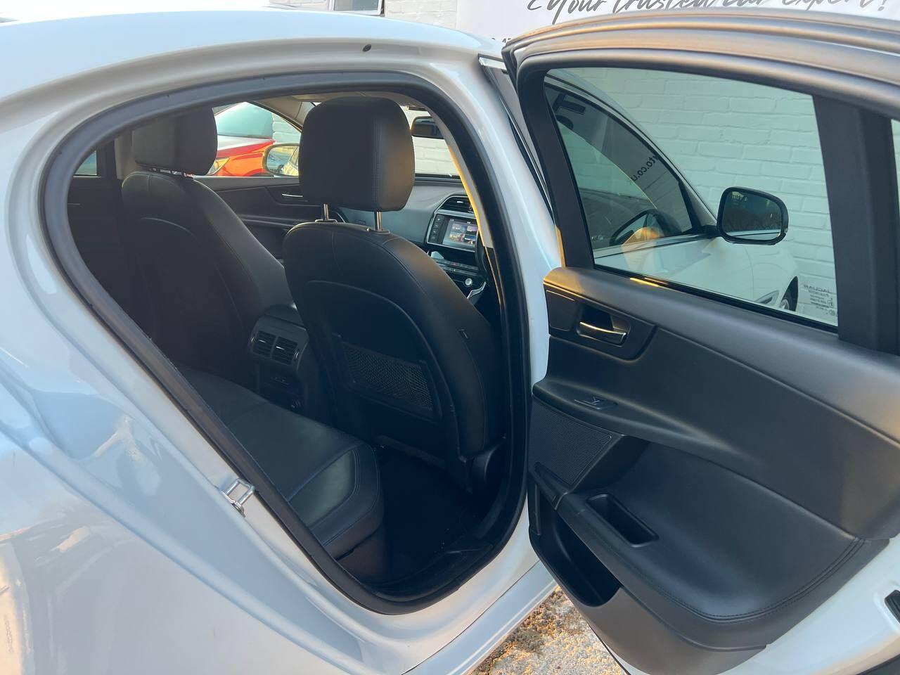 Used Jaguar XE 2015 for sale - 76752657: Photo 30