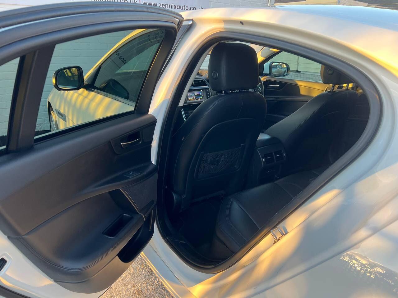 Used Jaguar XE 2015 for sale - 76752657: Photo 32