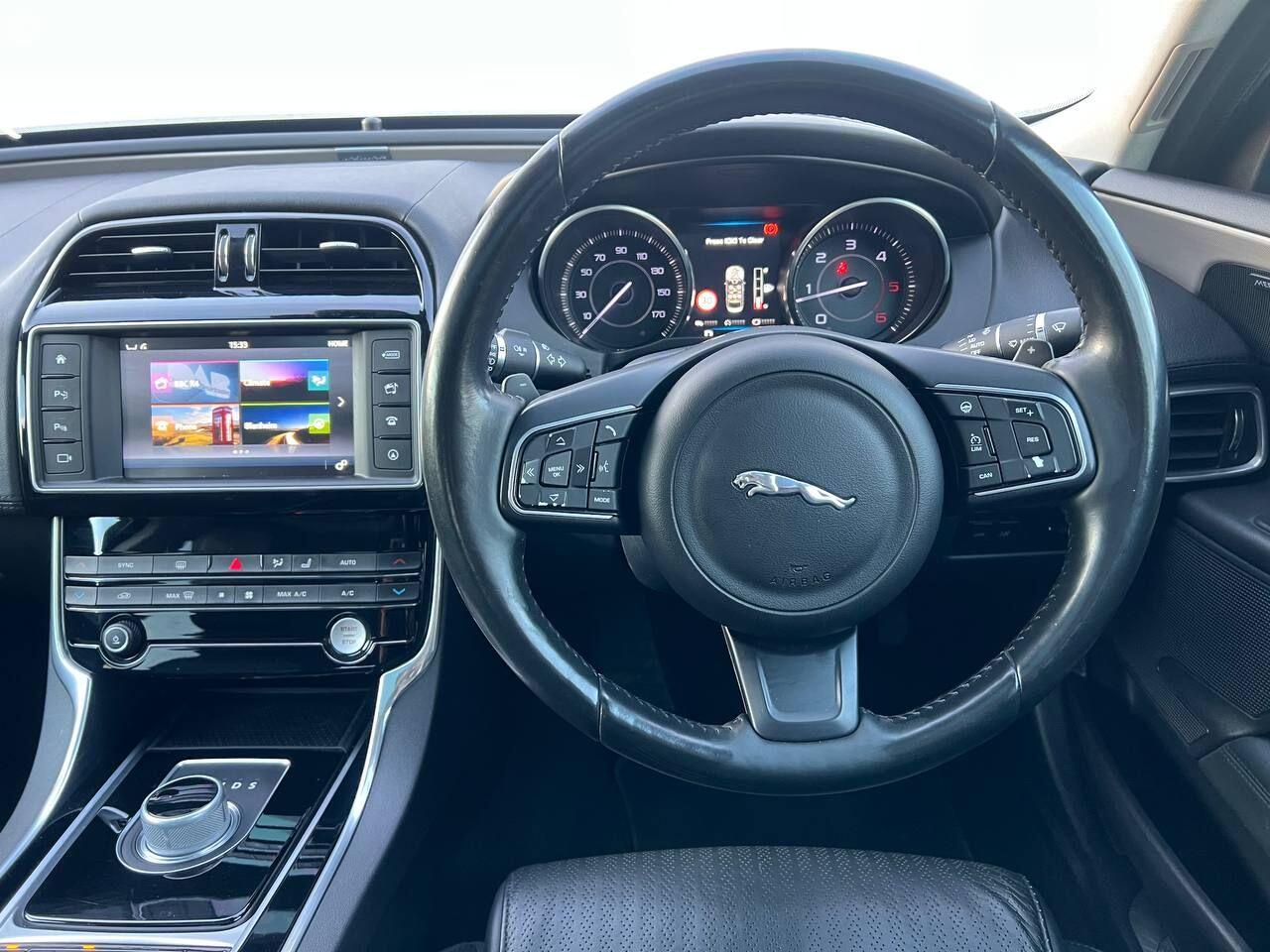 Used Jaguar XE 2015 for sale - 76752657: Photo 37