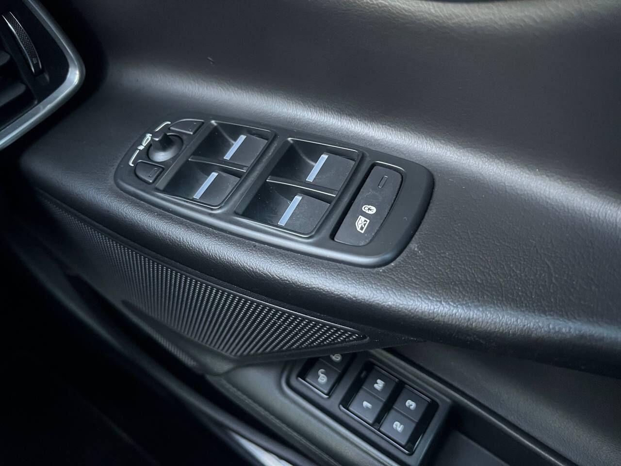 Used Jaguar XE 2015 for sale - 76752657: Photo 63