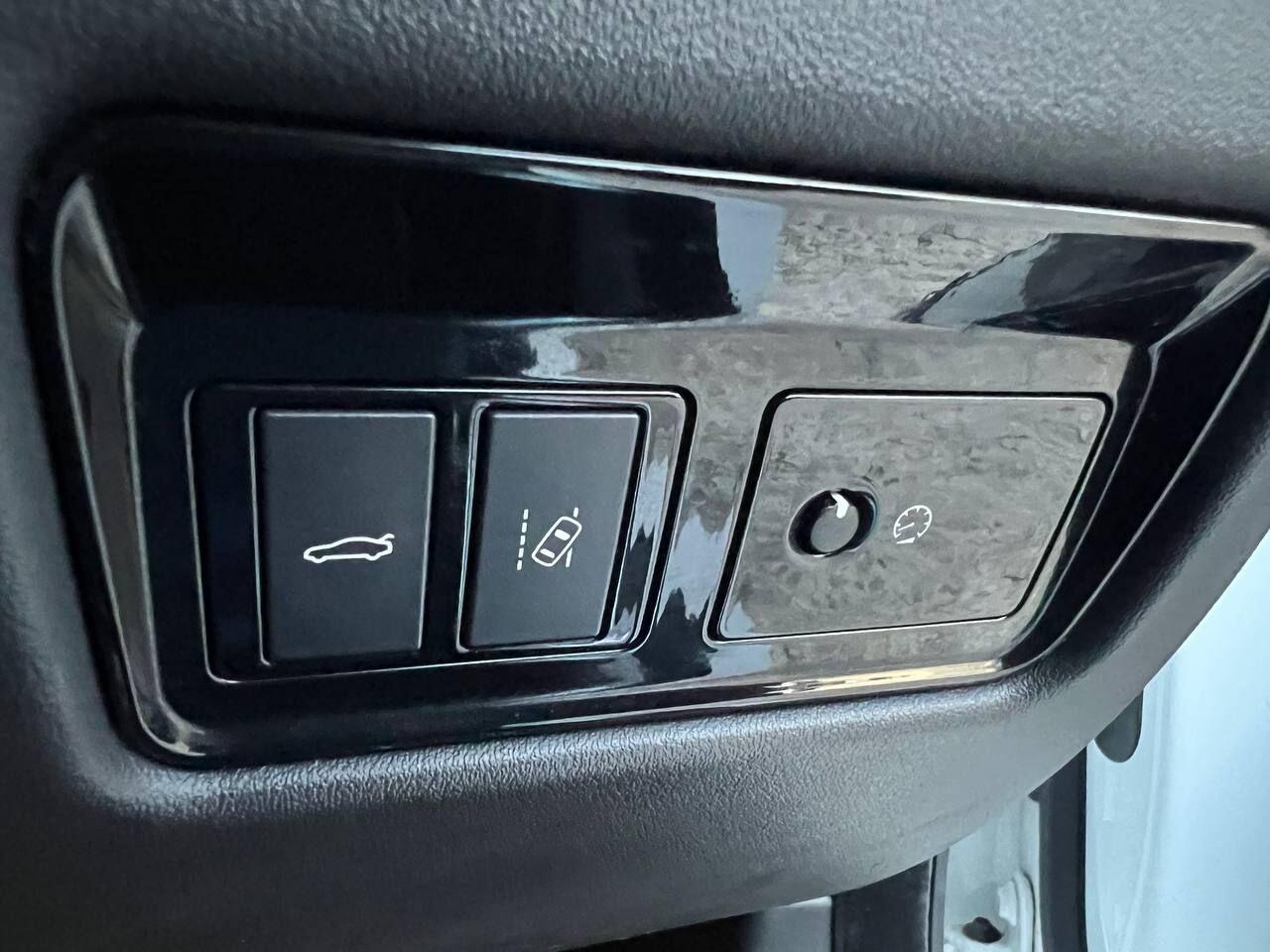 Used Jaguar XE 2015 for sale - 76752657: Photo 64