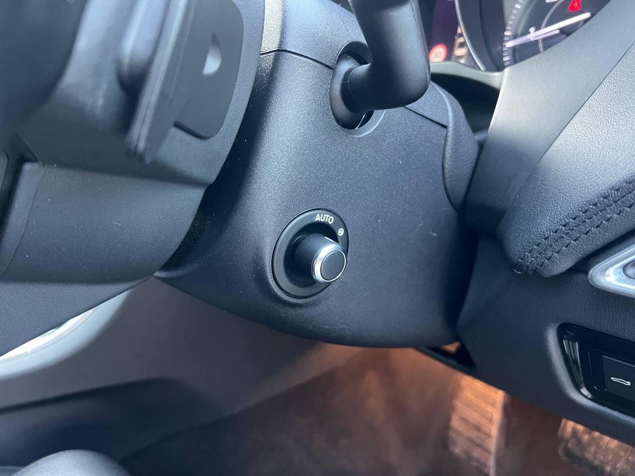 Used Jaguar XE 2015 for sale - 76752657: Photo 65