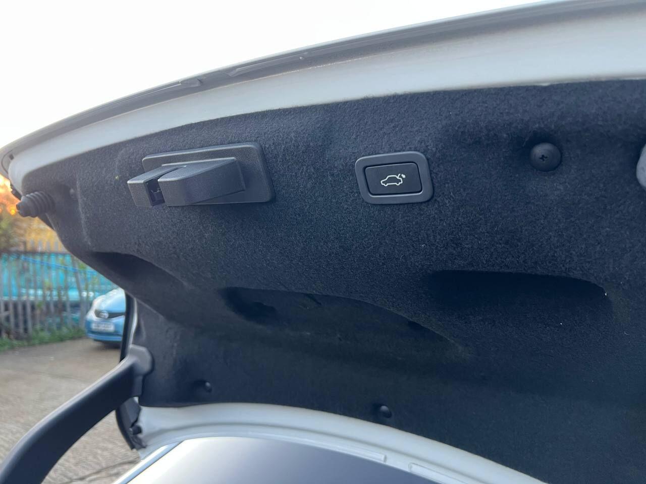 Used Jaguar XE 2015 for sale - 76752657: Photo 81