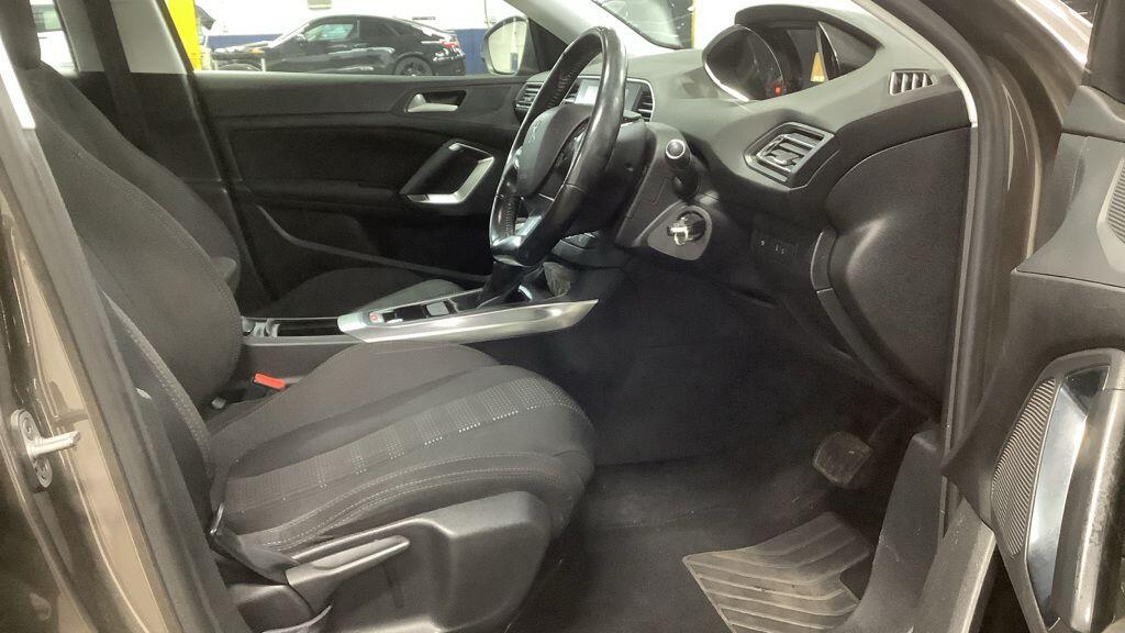 Used Peugeot 308 2015 for sale - 76942685: Photo 10