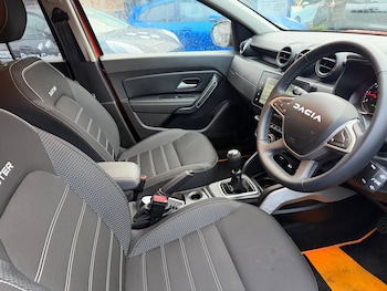 Used Dacia Duster 2023 for sale - 76685499: Photo