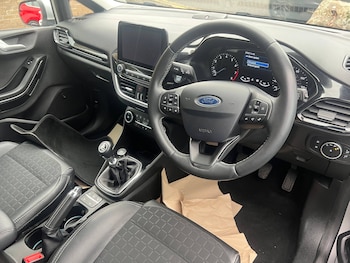 Used Ford Fiesta 2019 for sale - 76017899: Photo 2