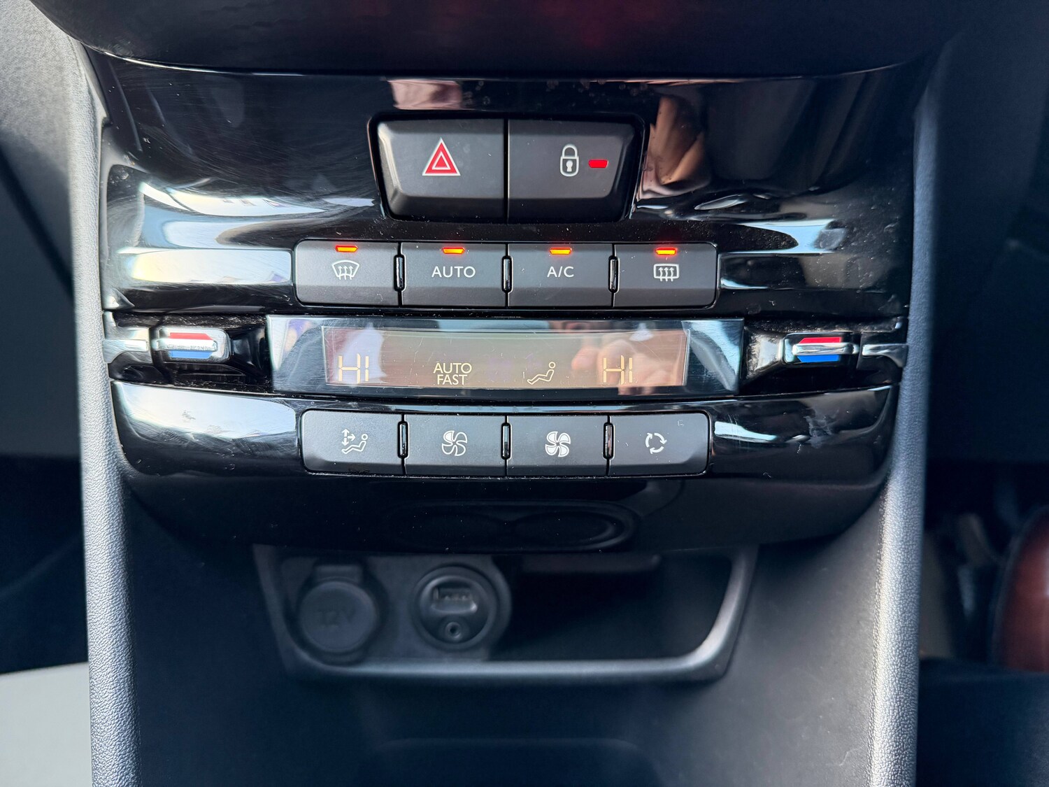 Used Peugeot 2008 2017 for sale - 76723397: Photo 14