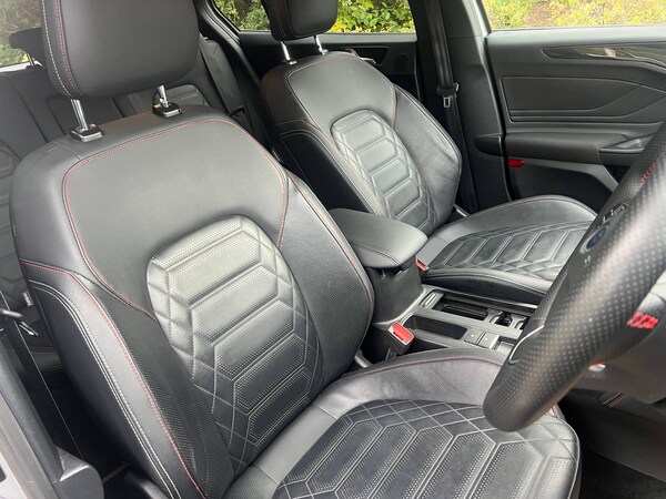 Used Ford Focus 2023 for sale - 76023019: Photo 2