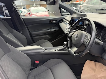 Used Toyota C-HR 2020 for sale - 79616490: Photo