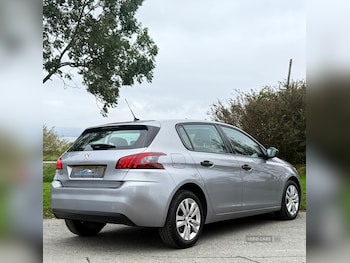 Used Peugeot 308 2017 for sale - 76240503: Photo
