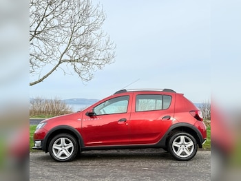 Used Dacia Sandero Stepway 2014 for sale - 77560377: Photo