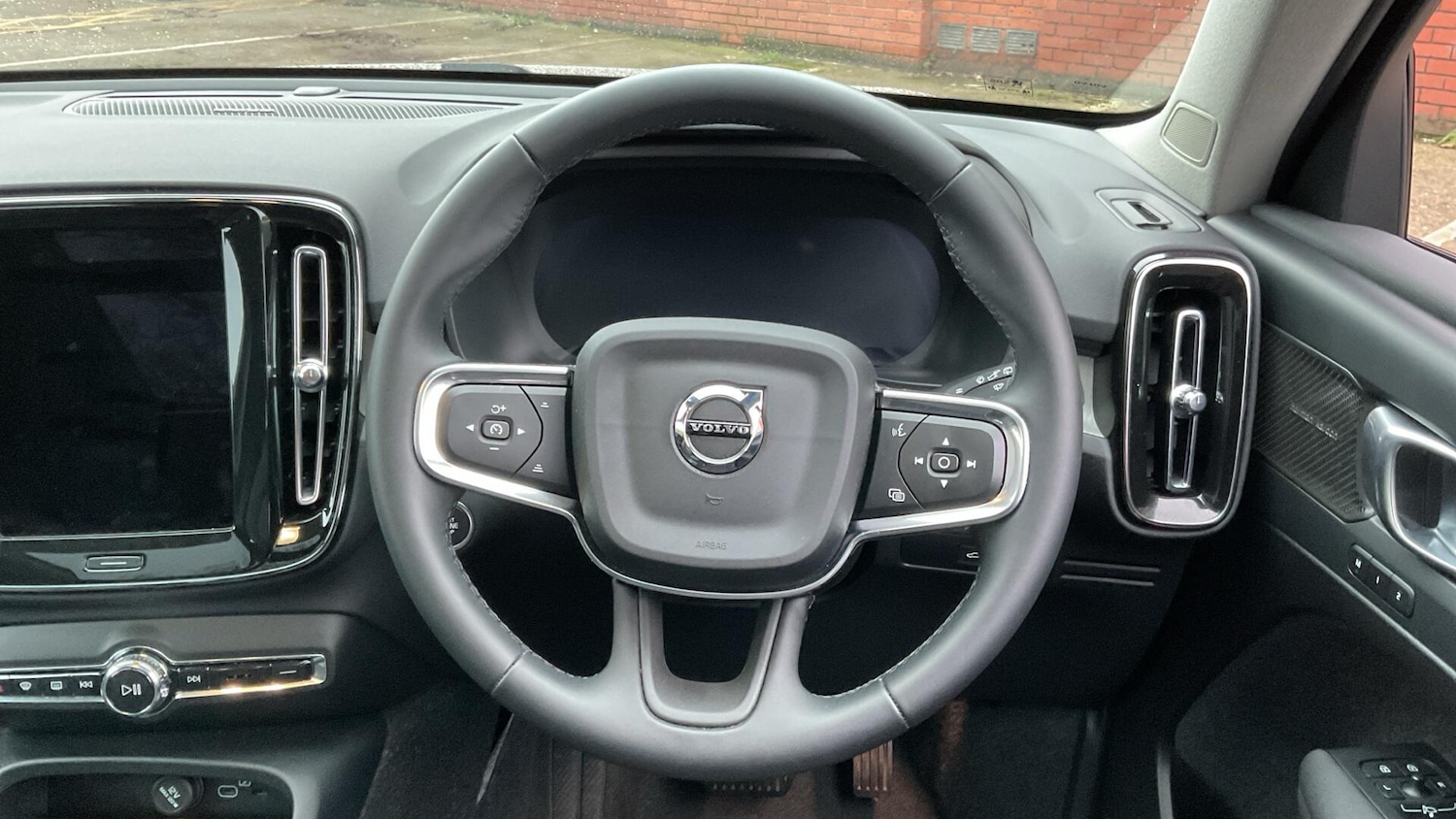 Used Volvo XC40 2025 for sale - 76825160: Photo 11